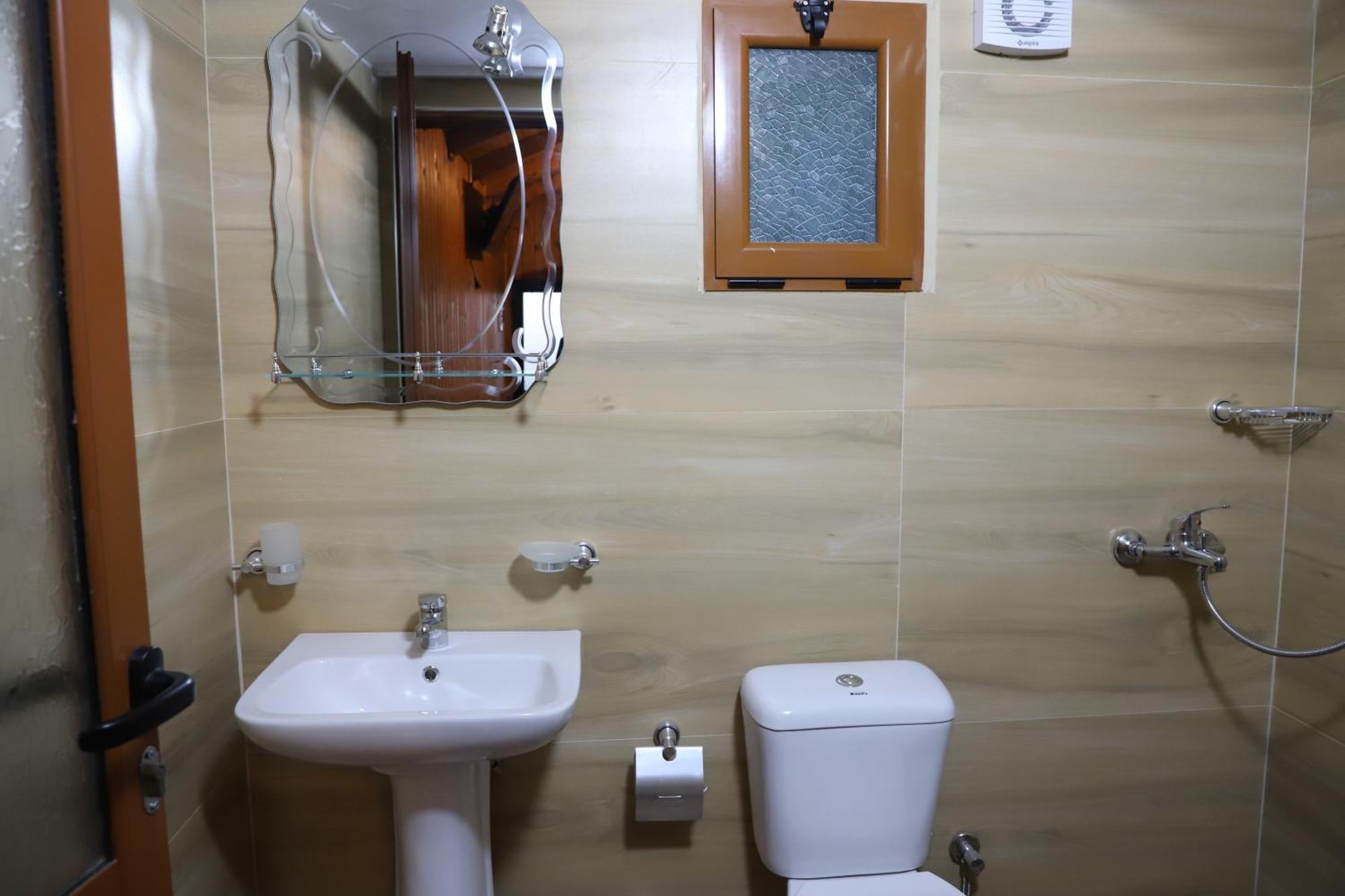 Bujtina Musta Guest House Berat Exterior photo